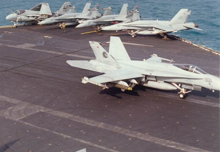 りんごVFA-192 Golden Dragons 　3枚セット 800px-VFA-192_Emblem.svg.png