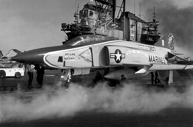 F-4S PHANTOM II 'USS MIDWAY' 1:48 F-4S Phantom II USS Midway